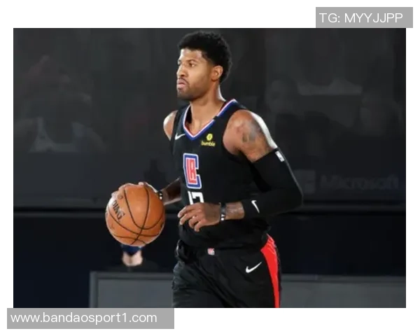 保罗乔治表现平平14投7中仅得17分四项数据难掩球队失利困境